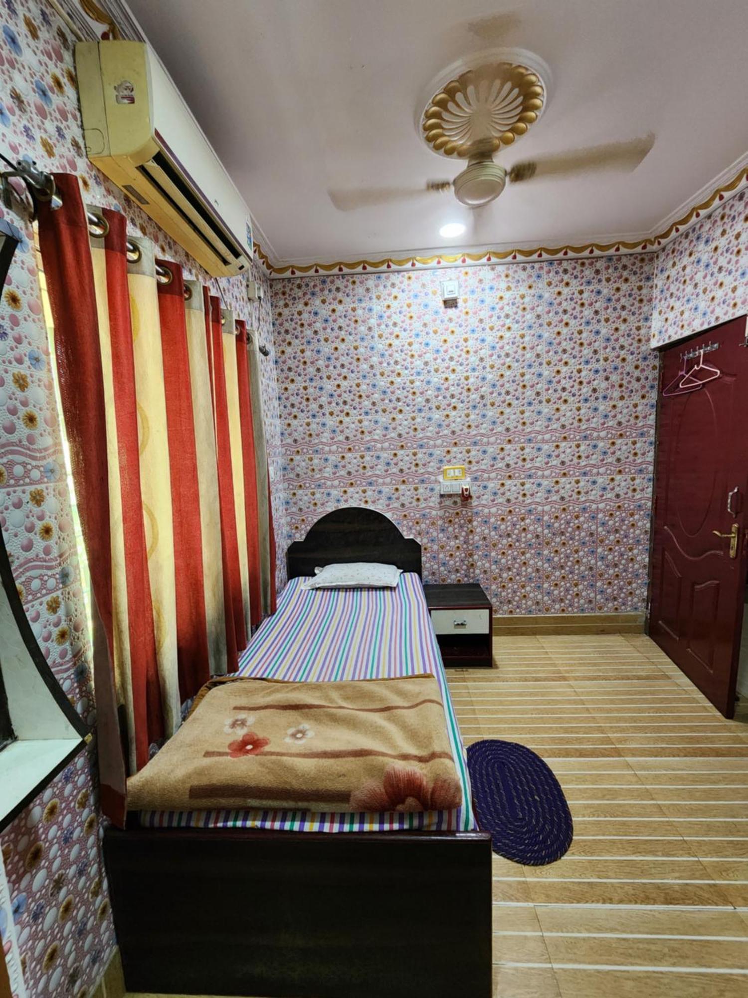 Hotel Shri Durga Baripada Екстериор снимка